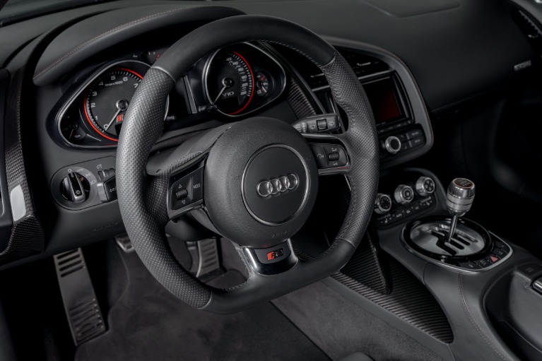 Used-2015-Audi-R8-52-quattro